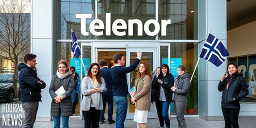 Long Queue for New iPhone 17 Launch in Norway