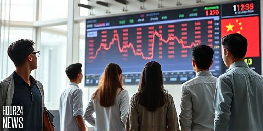 Hong Kong Stocks Close Higher as Tech Index Surges on Oct 2
