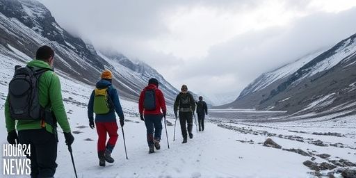 Mount Everest Rescue Under Way as Snowstorm Strands Trekkers