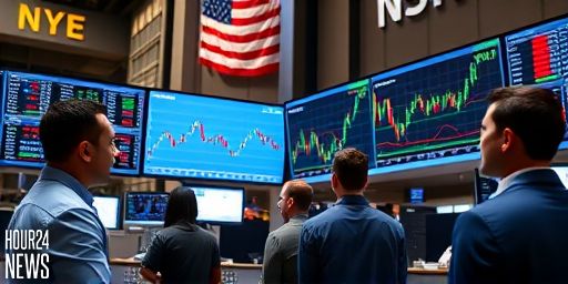 Wall Street Rises as AI Rally Lifts Gold past $4,000