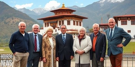 HK Celeb Couple Liza Wang & Law Kar-ying Fulfil Wish of Wedding Photoshoot After 16 Years