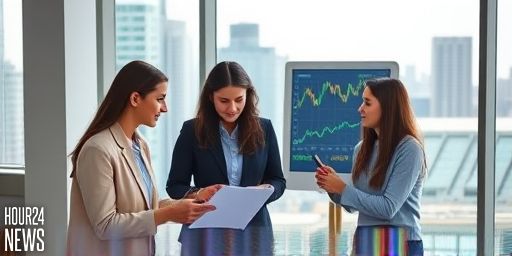 Mexican Peso Rises as U.S. Dollar Weakens on Fed Rate Cut Bets