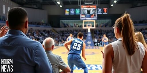 Clark Leads Phoenix Past Sobey-less 36ers in HoopsFest Thriller