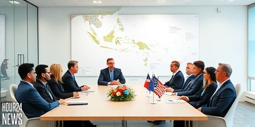 Australia Should Reconsider Alliance with the ‘Fiercely Unpredictable’ US, Say Former Foreign Ministers