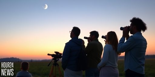 Starwatch Tonight: Crescent Moon Passes Saturn in a Serene Dusk Conjunction