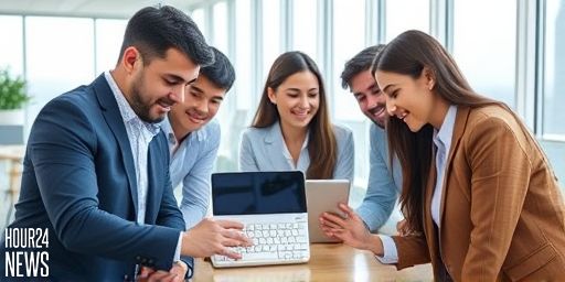 Clicks Communicator: A Blackberry-Style Phone for iPhone